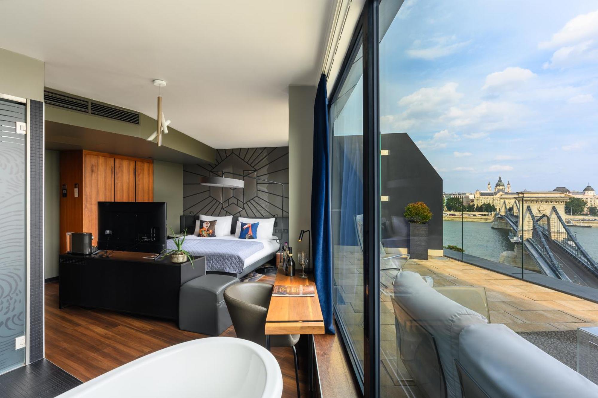 Hotel Clark Budapest - Adults Only Luaran gambar A suite at the hotel