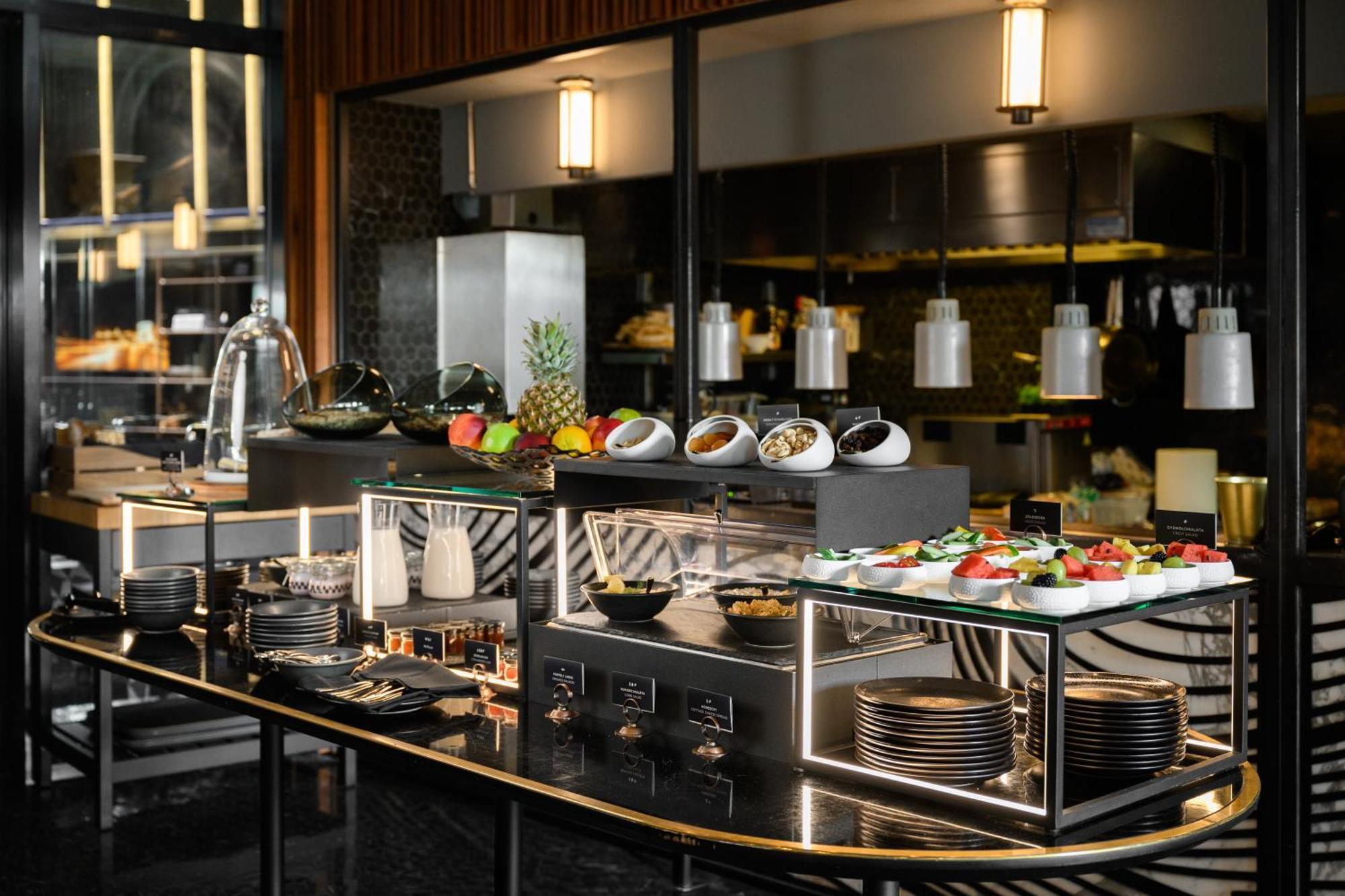 Hotel Clark Budapest - Adults Only Luaran gambar A buffet at a hotel